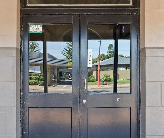 מוטל Imperial Hotel Singleton