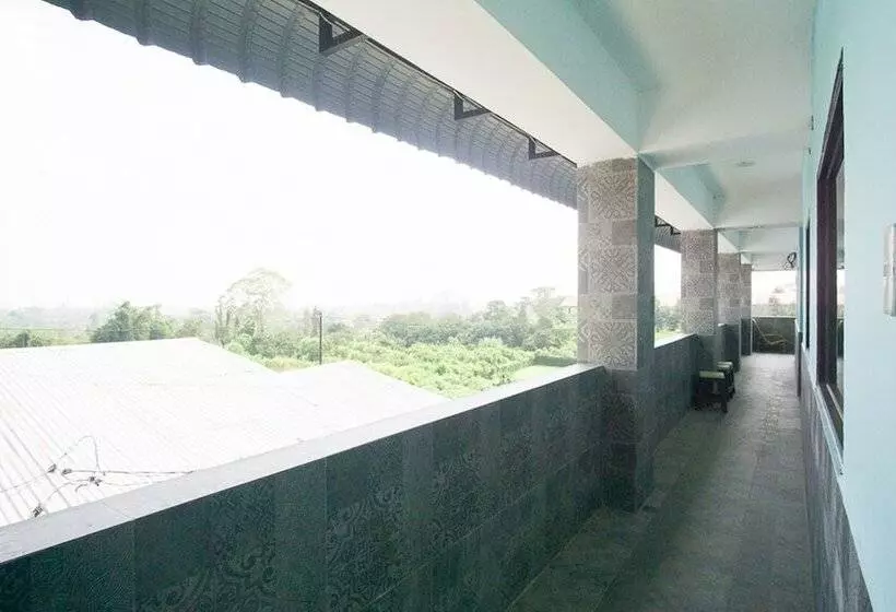 ペンション Reddoorz Near Mikie Holiday Funland Berastagi