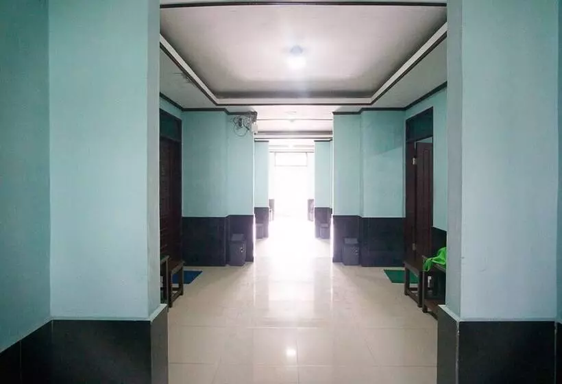 ペンション Reddoorz Near Mikie Holiday Funland Berastagi