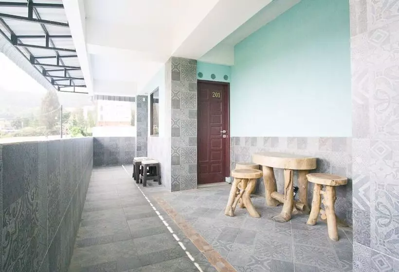 ペンション Reddoorz Near Mikie Holiday Funland Berastagi