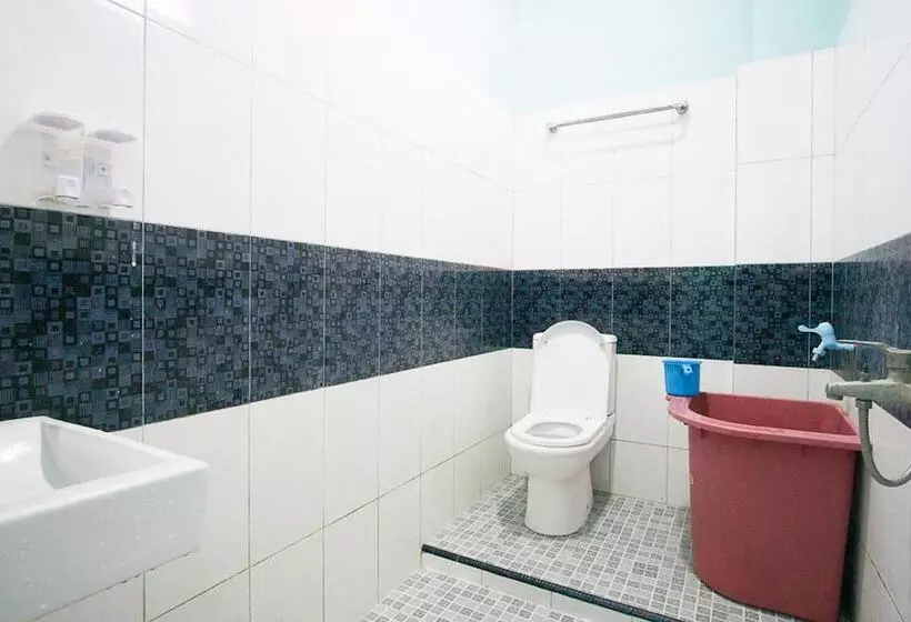 ペンション Reddoorz Near Mikie Holiday Funland Berastagi