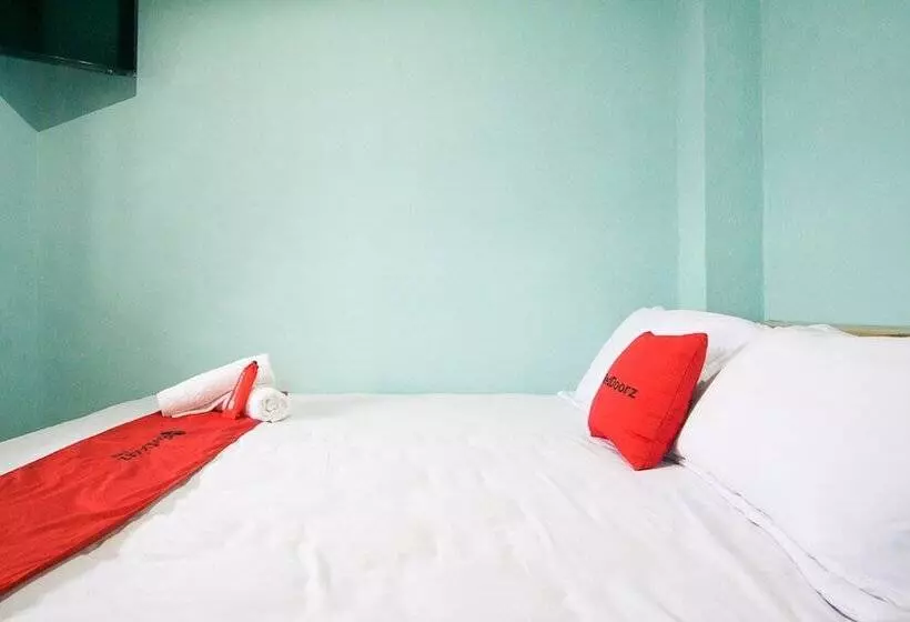 ペンション Reddoorz Near Mikie Holiday Funland Berastagi