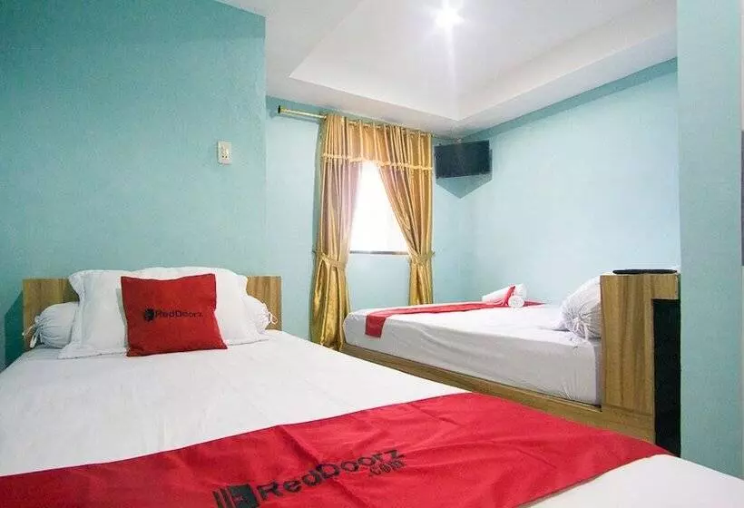 ペンション Reddoorz Near Mikie Holiday Funland Berastagi