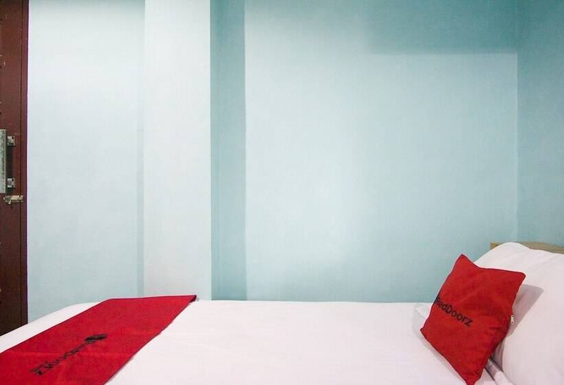 پانسیون Reddoorz Near Mikie Holiday Funland Berastagi