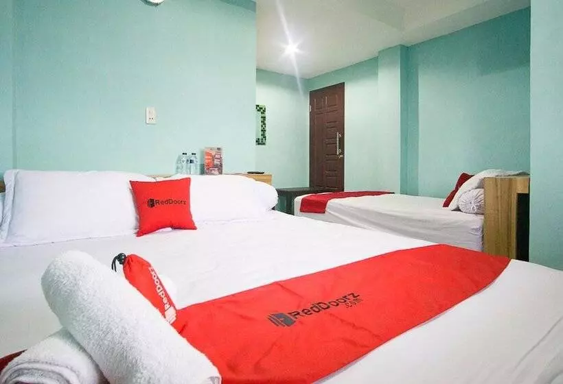 ペンション Reddoorz Near Mikie Holiday Funland Berastagi