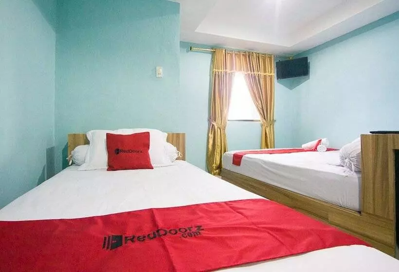 ペンション Reddoorz Near Mikie Holiday Funland Berastagi