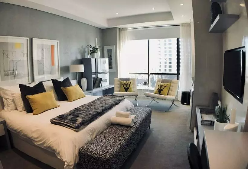 Sandton Skye Suite 604