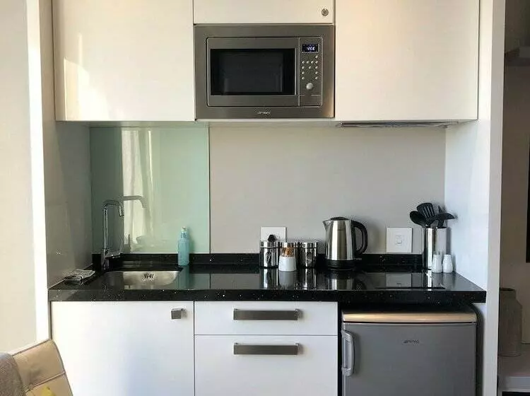 Sandton Skye Suite 604