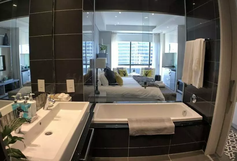 Sandton Skye Suite 604