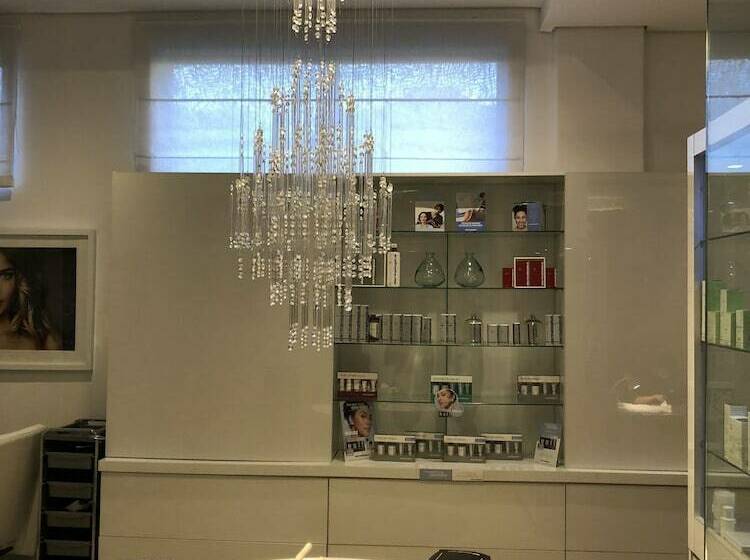 Sandton Skye Suite 604