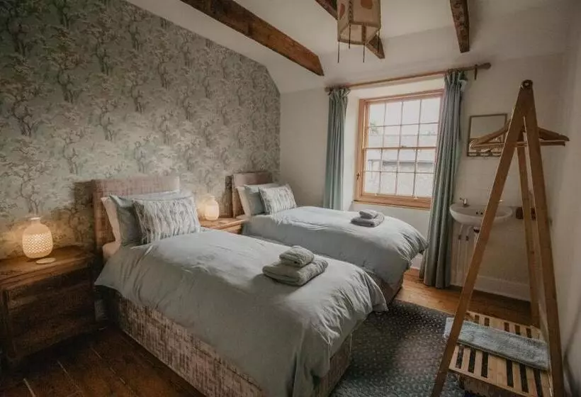 Aamiaismajoitus (B&B) Holwell Holistic Retreat