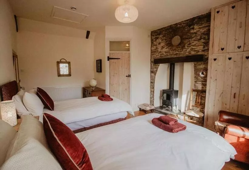 Aamiaismajoitus (B&B) Holwell Holistic Retreat