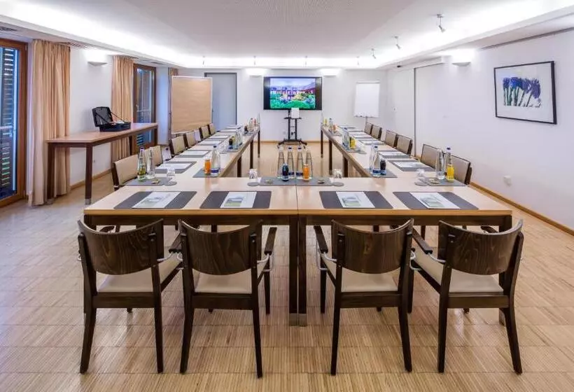 Hotelli Hofgut Algertshausen