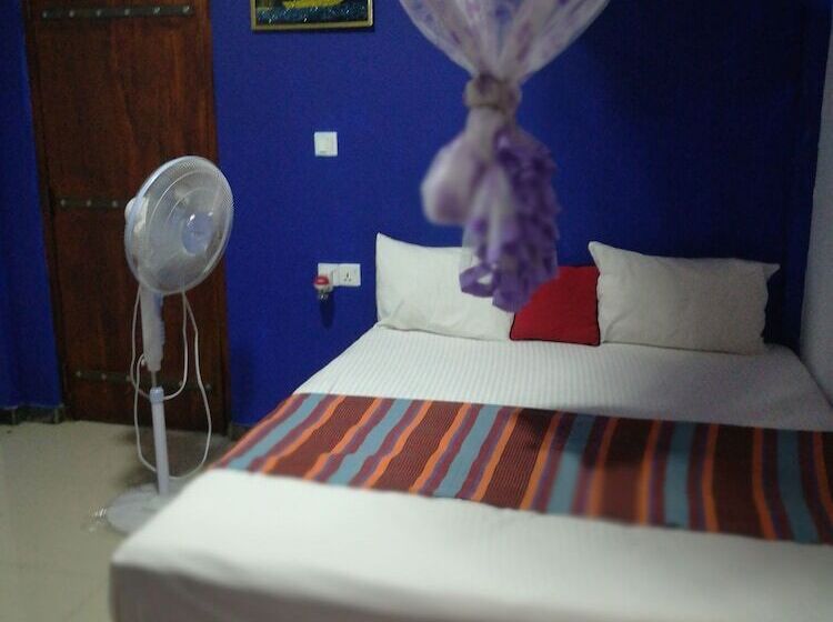 בית מלון כפרי Tiny Holiday Resort