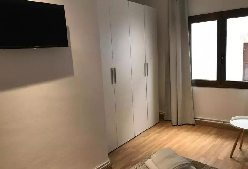 ペンション Hostal Casiano Camarasa