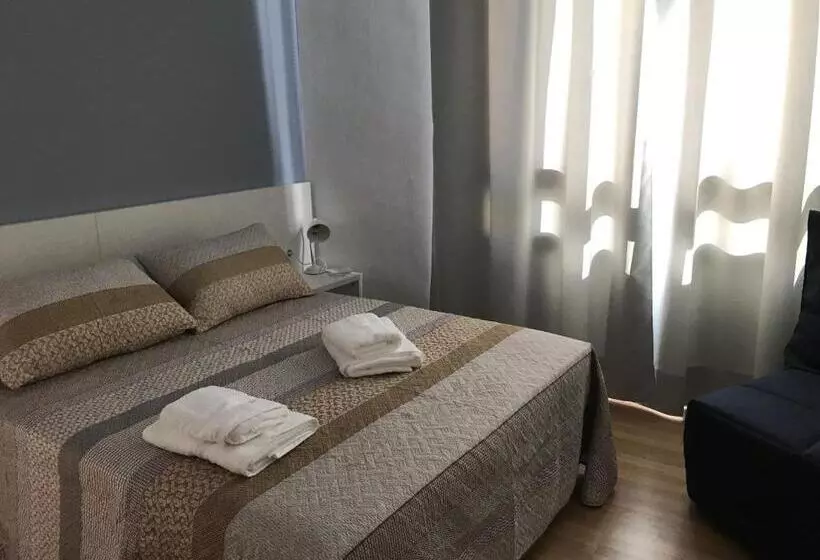 ペンション Hostal Casiano Camarasa