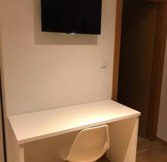 ペンション Hostal Casiano Camarasa