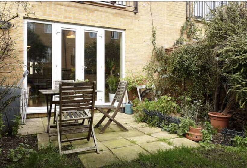 פנסיון Lynbrook Guests House