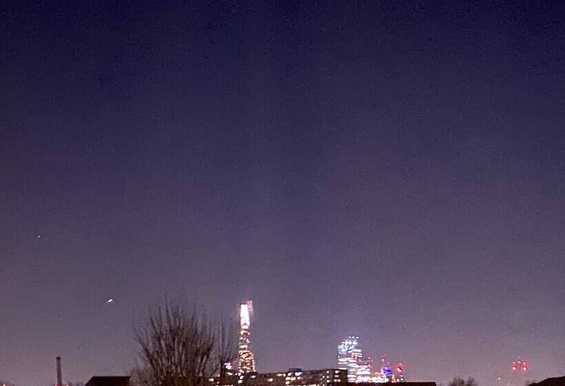 פנסיון Lynbrook Guests House