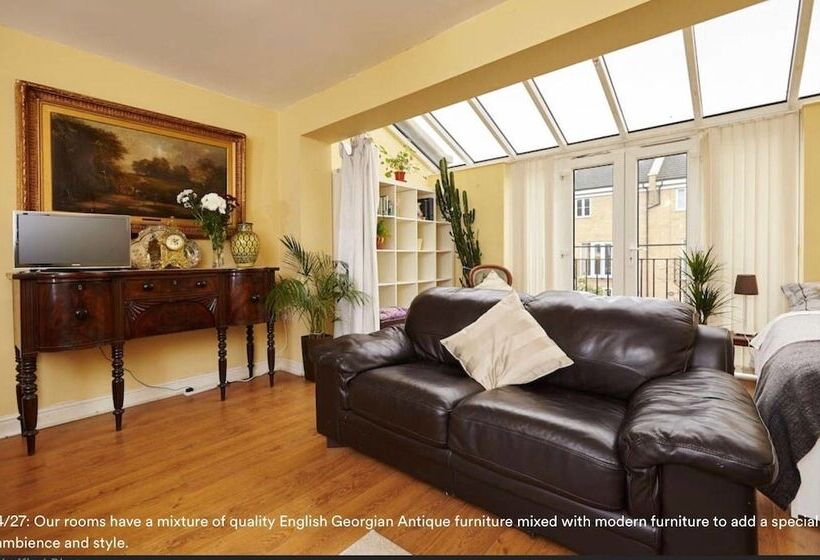 פנסיון Lynbrook Guests House