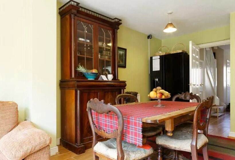 פנסיון Lynbrook Guests House