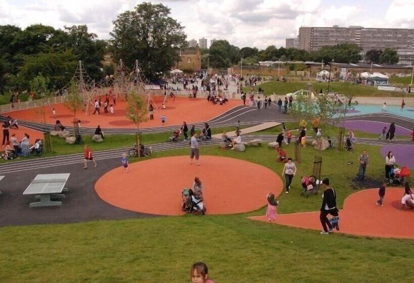 פנסיון Lynbrook Guests House