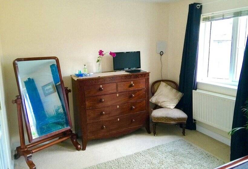 פנסיון Lynbrook Guests House