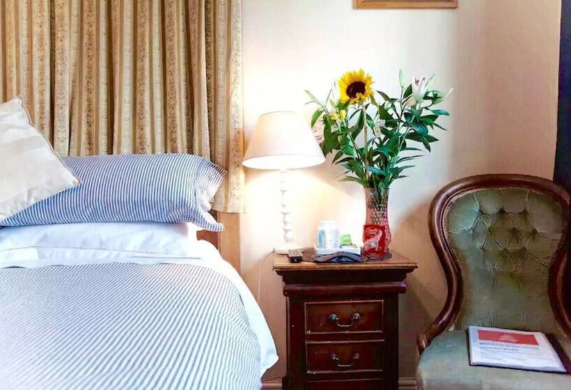 פנסיון Lynbrook Guests House