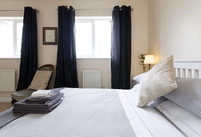 פנסיון Lynbrook Guests House