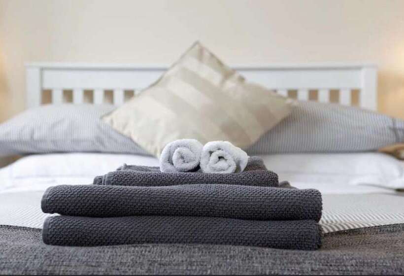 פנסיון Lynbrook Guests House