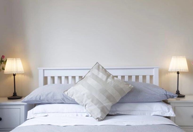 פנסיון Lynbrook Guests House