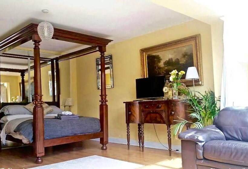 פנסיון Lynbrook Guests House