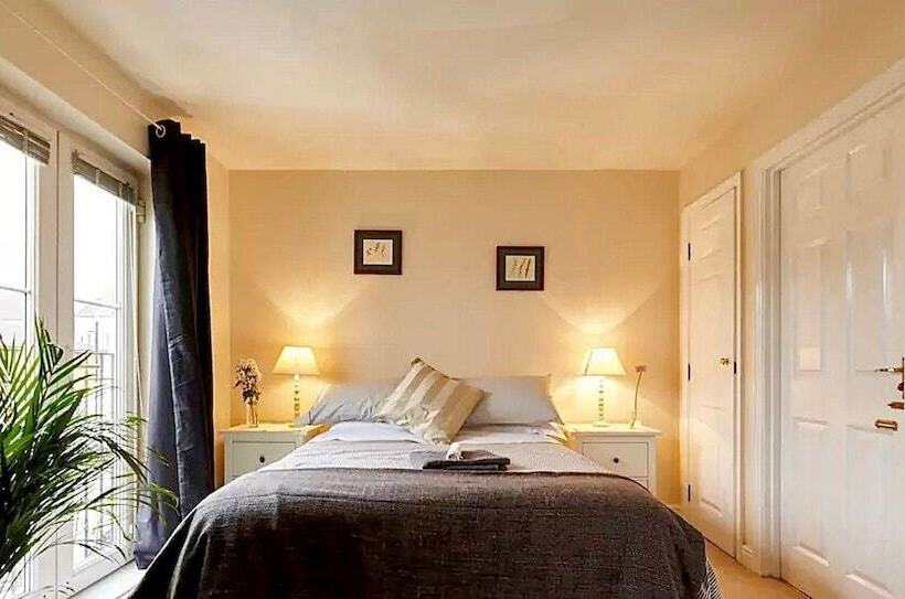 פנסיון Lynbrook Guests House