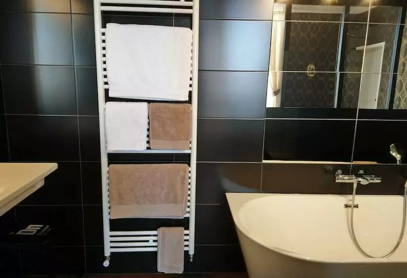 Pension Manoir De Conjon