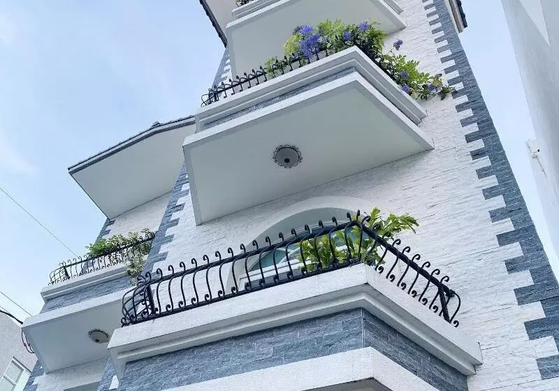 تختخواب و صبحانه Seed House