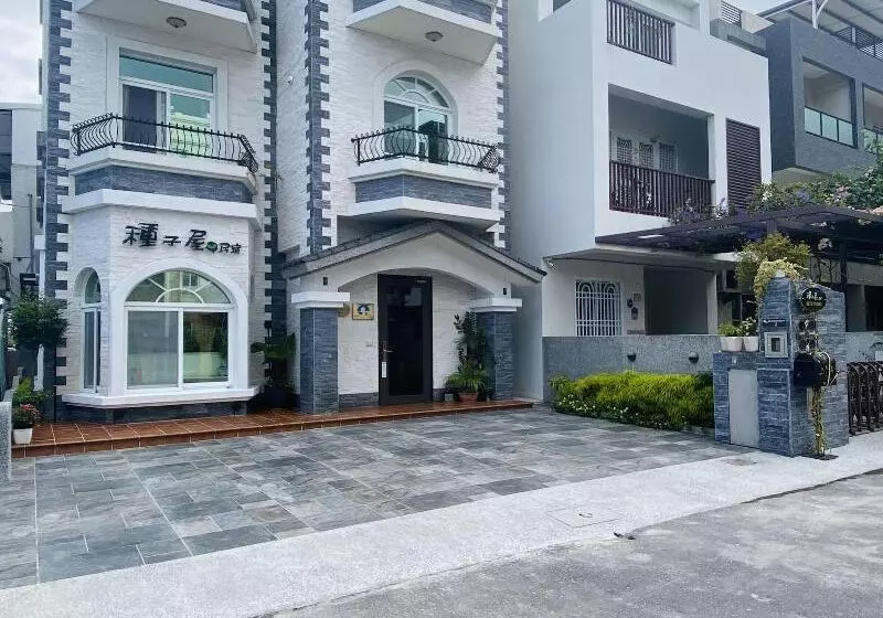 تختخواب و صبحانه Seed House