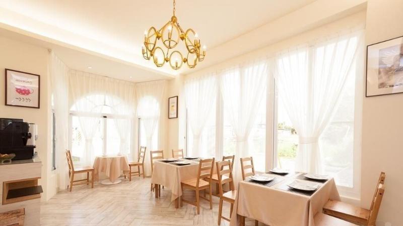 تختخواب و صبحانه Seed House