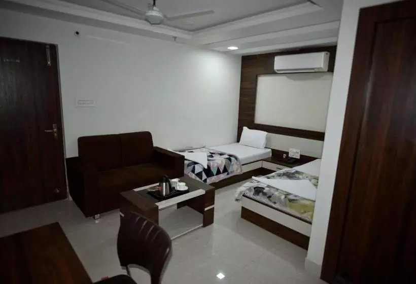 ホテル Amrit Plaza