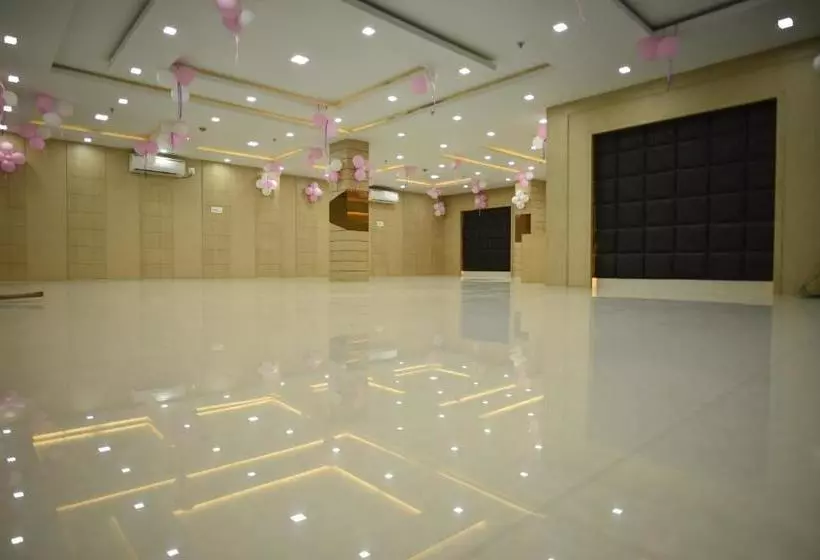 ホテル Amrit Plaza