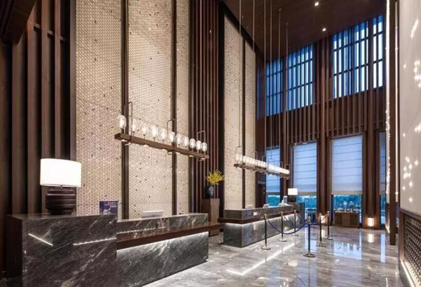هتل Hampton By Hilton Nanhai Haikou