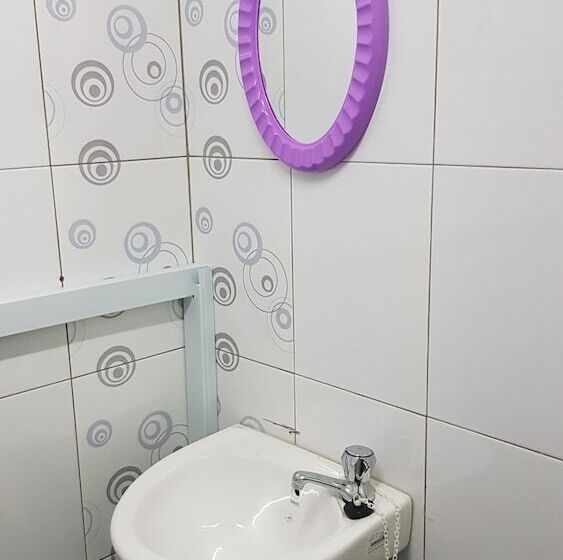 هتل Oyo 89998 Thank Q Inn 2