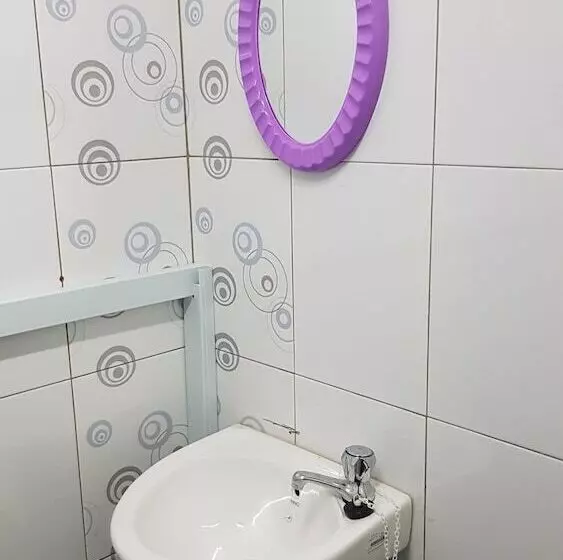 Hotelli Oyo 89998 Thank Q Inn 2