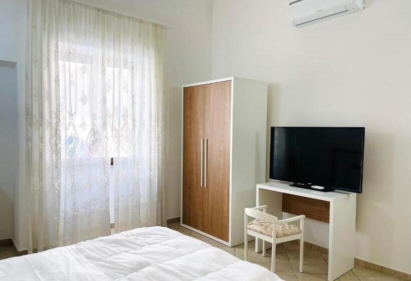 ペンション Ideal Rooms