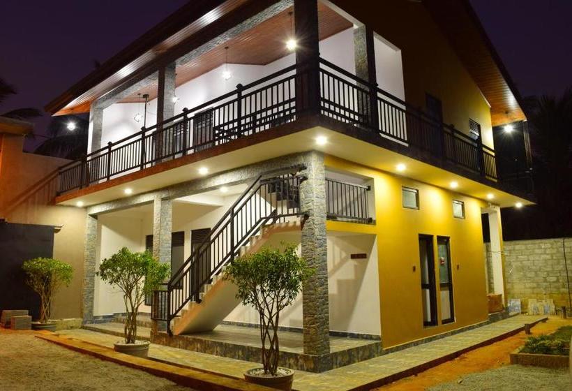 בית מלון כפרי Monarch Residence