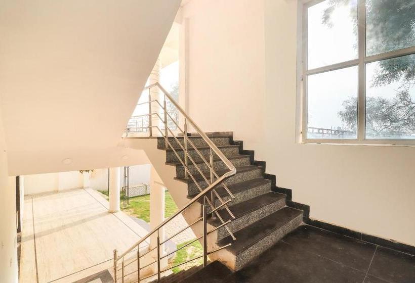 هتل Oyo 71363 Baba Vishwanath Kripa