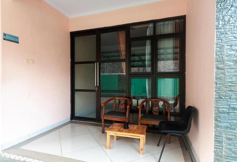 בית מלון כפרי Oyo Life 3162 Raihan Residence