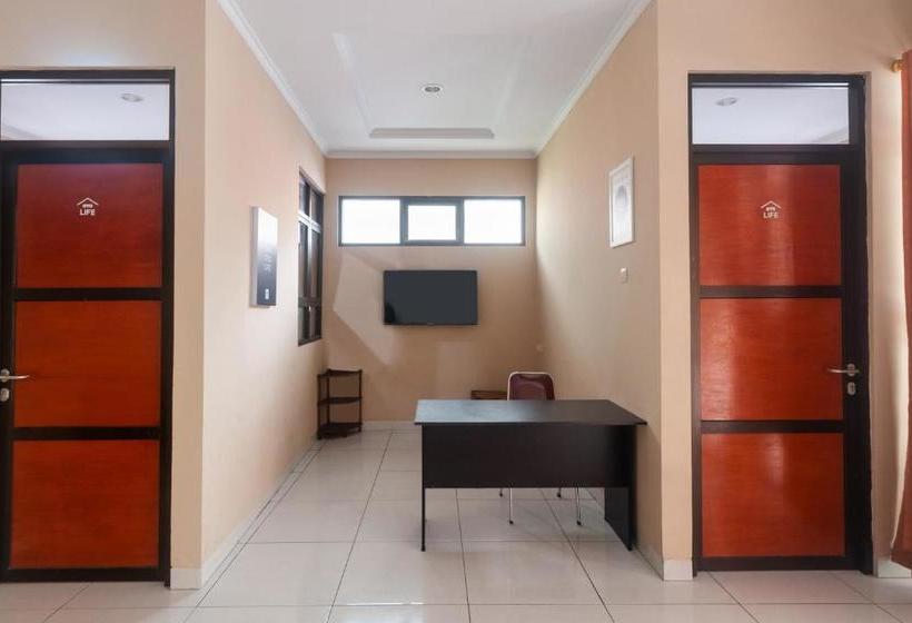 בית מלון כפרי Oyo Life 3162 Raihan Residence