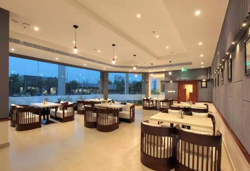 Hotelli Tribute Royale