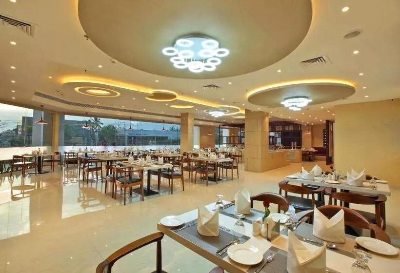 Hotelli Tribute Royale