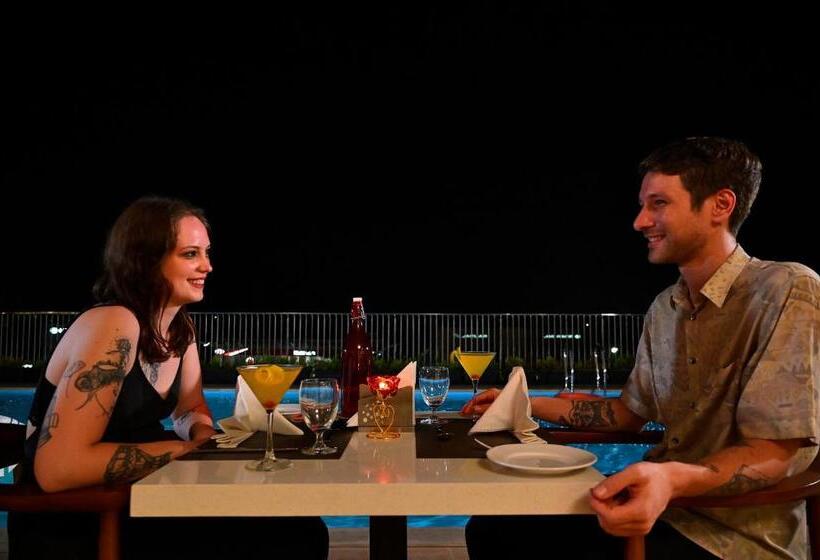 فندق Tribute Royale